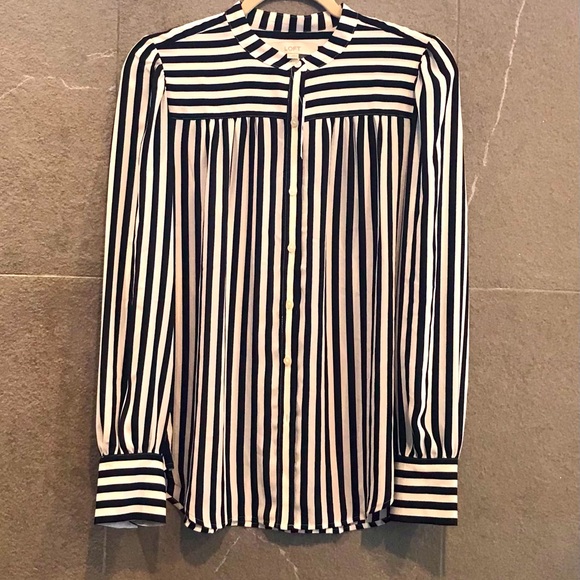 LOFT Tops - 🖤🤍🖤🎉HOST PICK x 2!!!🎉🖤🤍🖤 NWT LOFT Striped Shirttail Blouse Size S